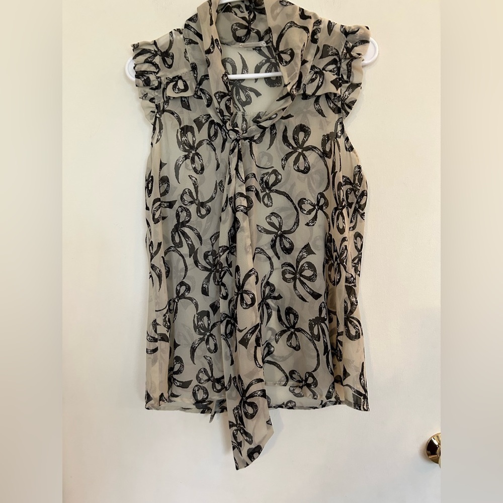 Nicolette Medium short sleeve, sheer all over bow print necktie top